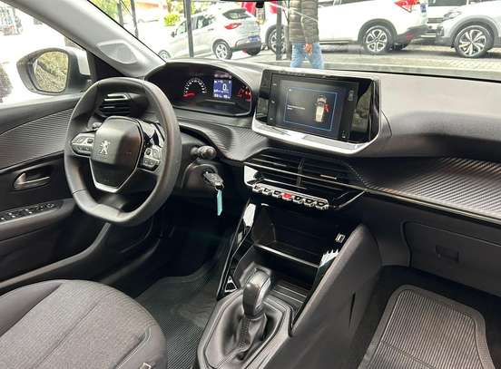 PEUGEOT-208-2022