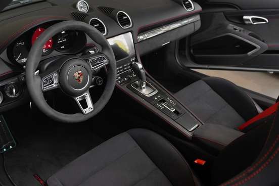 PORSCHE-718-2024
