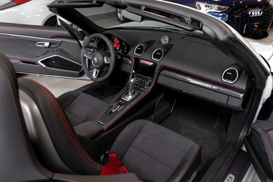 PORSCHE-718-2024
