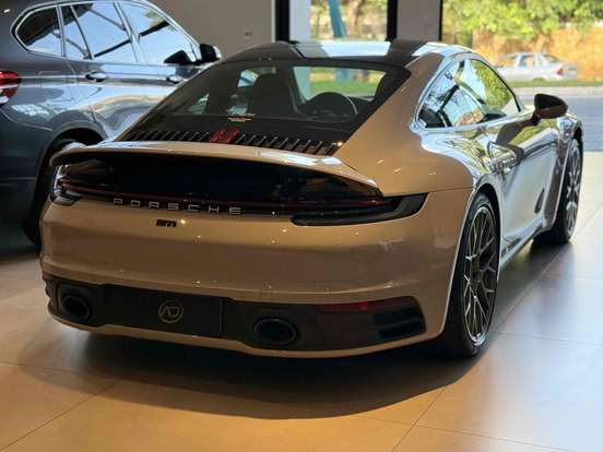 PORSCHE-911-2024