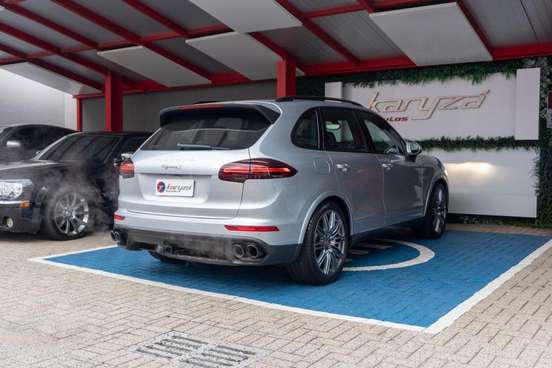 PORSCHE-CAYENNE-2017