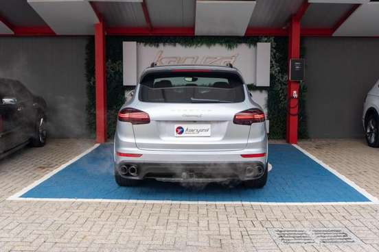 PORSCHE-CAYENNE-2017