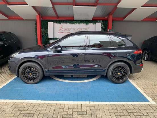PORSCHE-CAYENNE-2016