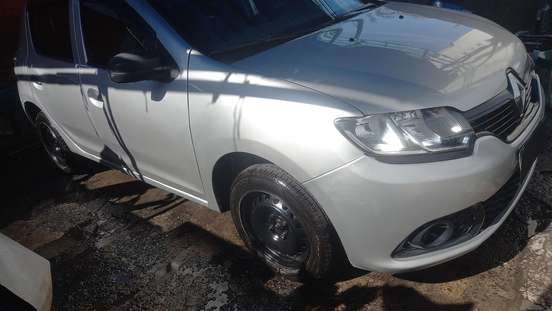 RENAULT-SANDERO-2017