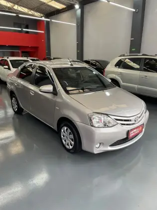 TOYOTA ETIOS 1.5 XS SEDAN 16V FLEX 4P AUTOMÁTICO TOYOTA ETIOS 1.5 XS SEDAN 16V FLEX 4P AUTOMÁTICO