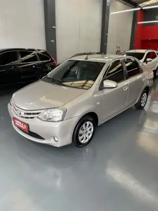 TOYOTA-ETIOS-2016