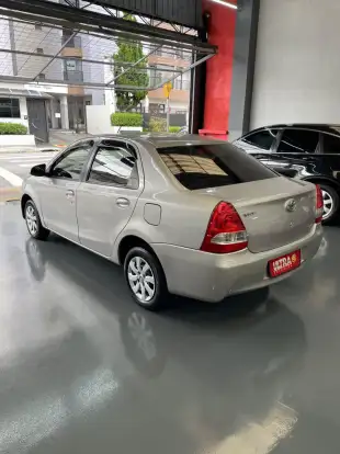 TOYOTA-ETIOS-2016