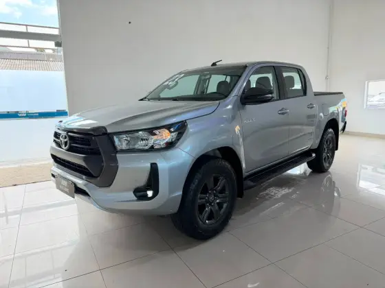 TOYOTA HILUX 2.8 D-4D TURBO DIESEL CD SR 4X4 AUTOMÁTICO TOYOTA HILUX 2.8 D-4D TURBO DIESEL CD SR 4X4 AUTOMÁTICO