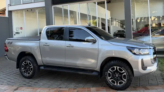 TOYOTA HILUX 2.8 D-4D TURBO DIESEL CD SRV 4X4 AUTOMÁTICO