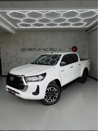 TOYOTA HILUX 2.8 D-4D TURBO DIESEL CD SRV 4X4 AUTOMÁTICO TOYOTA HILUX 2.8 D-4D TURBO DIESEL CD SRV 4X4 AUTOMÁTICO