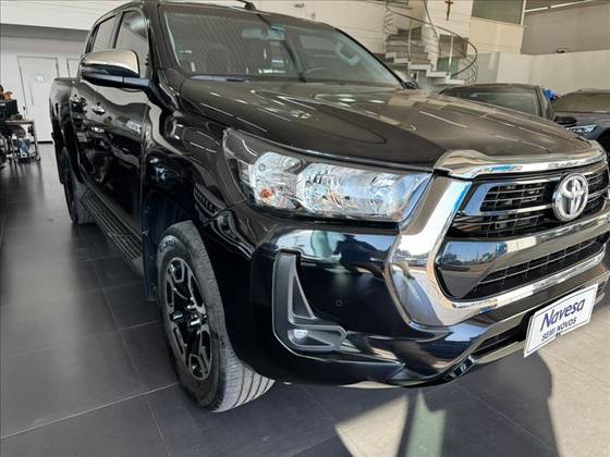 TOYOTA HILUX 2.8 D-4D TURBO DIESEL CD SRV 4X4 AUTOMÁTICO