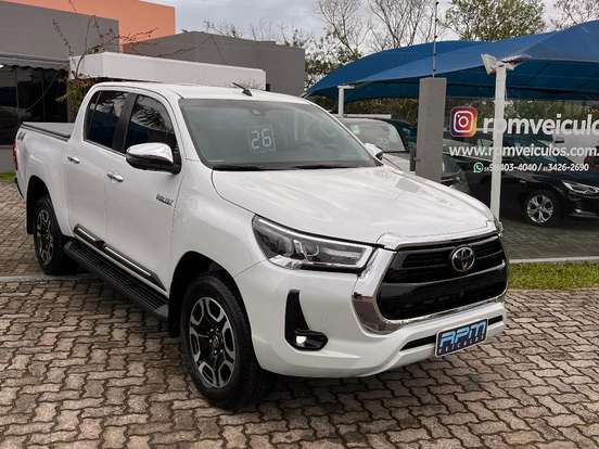 TOYOTA-HILUX-2.8 D-4D TURBO DIESEL CD SRX 4X4 AUTOMÁTICO TOYOTA-HILUX-2025