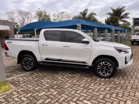 TOYOTA-HILUX-2025