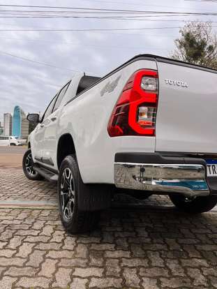 TOYOTA-HILUX-2025