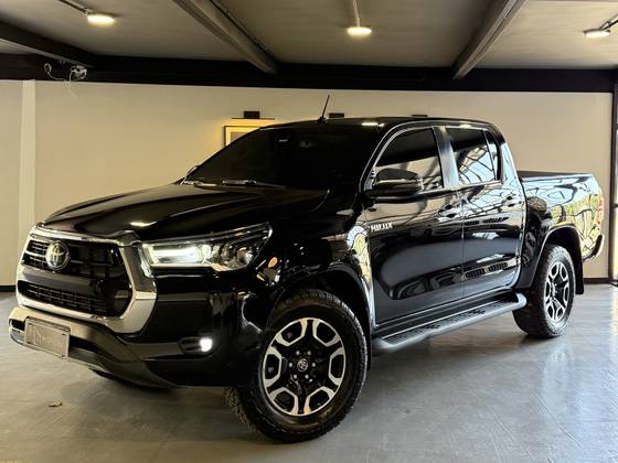 TOYOTA HILUX 2.8 D-4D TURBO DIESEL CD SRX 4X4 AUTOMÁTICO