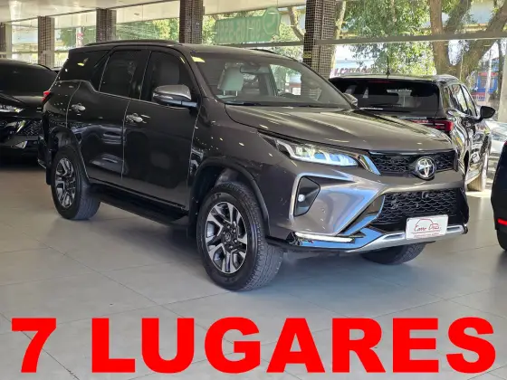 TOYOTA HILUX SW4 2.8 D-4D TURBO DIESEL DIAMOND 7L 4X4 AUTOMÁTICO TOYOTA HILUX SW4 2.8 D-4D TURBO DIESEL DIAMOND 7L 4X4 AUTOMÁTICO