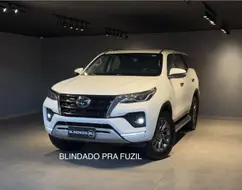 TOYOTA HILUX SW4 2.8 D-4D TURBO DIESEL SRX 7L 4X4 AUTOMÁTICO TOYOTA HILUX SW4 2.8 D-4D TURBO DIESEL SRX 7L 4X4 AUTOMÁTICO