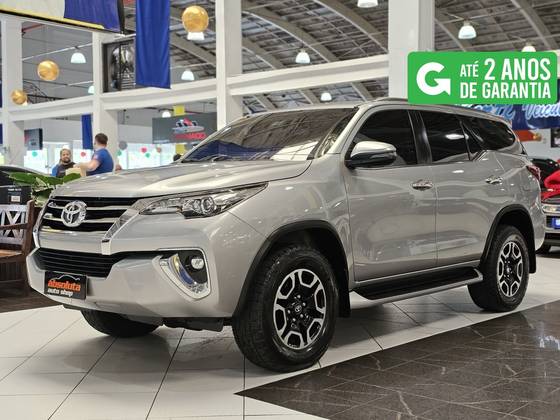 TOYOTA HILUX SW4 2.8 SRX 4X4 7 LUGARES 16V TURBO INTERCOOLER DIESEL 4P AUTOMÁTICO