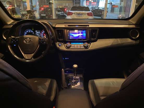 TOYOTA-RAV4-2017