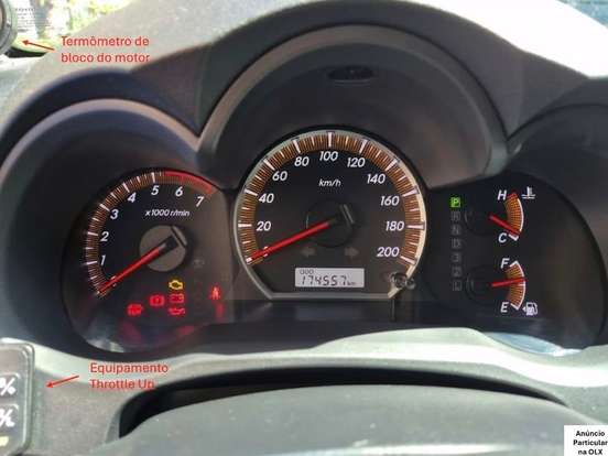 TOYOTA-HILUX-2.7 SRV 4X4 CD 16V FLEX 4P AUTOMÁTICO TOYOTA-HILUX-2014