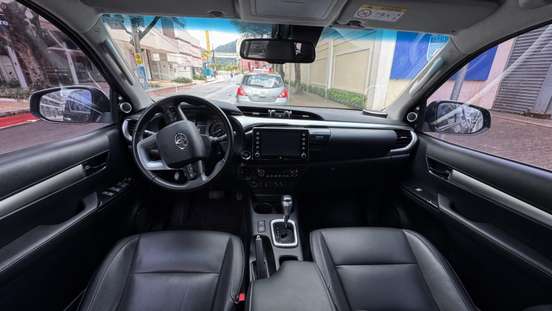 TOYOTA-HILUX-2021