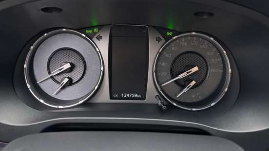 TOYOTA-HILUX-2021