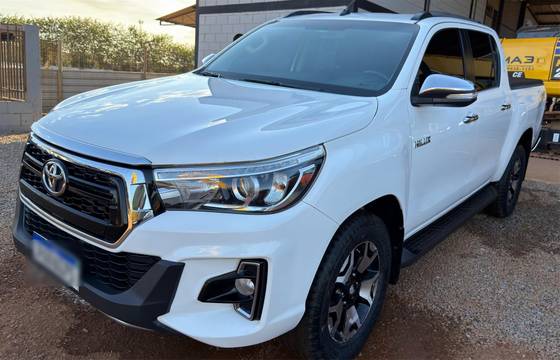 TOYOTA HILUX 2.8 SRX 4X4 CD 16V DIESEL 4P AUTOMÁTICO