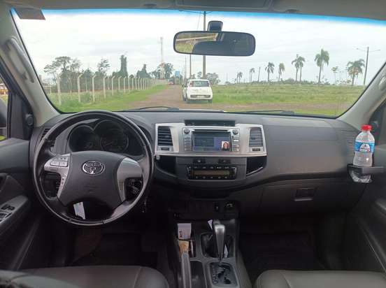 TOYOTA-HILUX-2012