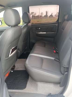TOYOTA-HILUX-2012