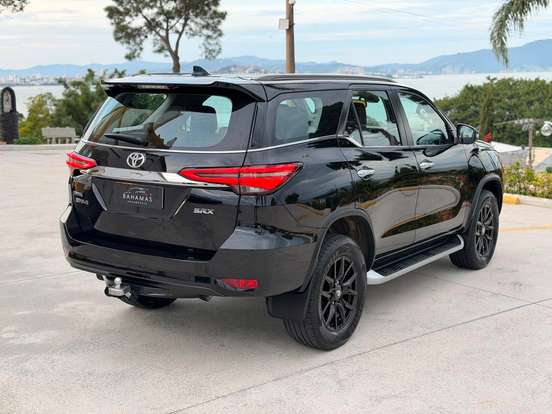 TOYOTA-HILUX SW4-2.8 D-4D TURBO DIESEL SRX 7L 4X4 AUTOMÁTICO TOYOTA-HILUX SW4-2021