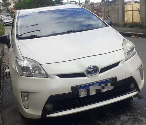TOYOTA-PRIUS-2015