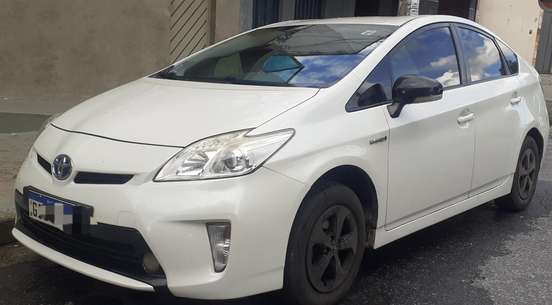 TOYOTA-PRIUS-2015
