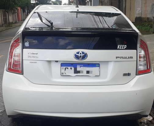 TOYOTA-PRIUS-2015