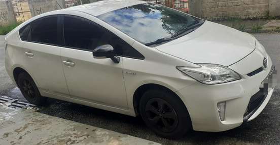 TOYOTA-PRIUS-2015