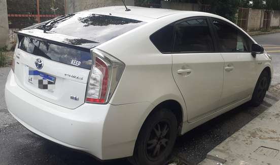 TOYOTA-PRIUS-2015