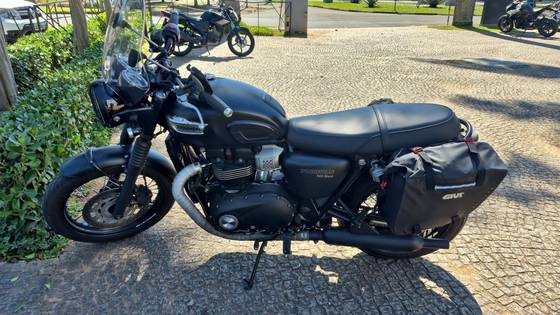 TRIUMPH BONNEVILLE T100 BLACK 900 
