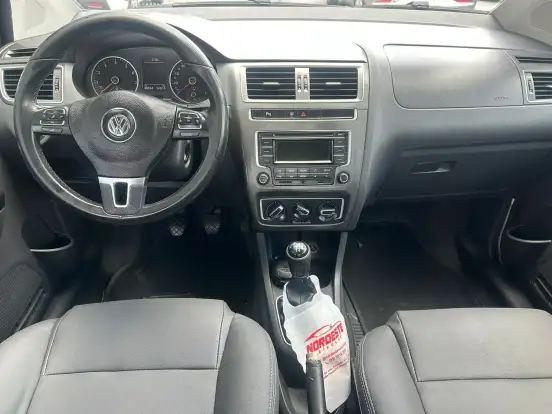 VOLKSWAGEN-FOX-2014