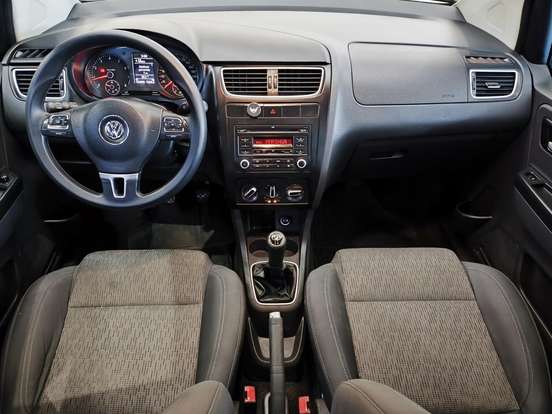VOLKSWAGEN-FOX-2012