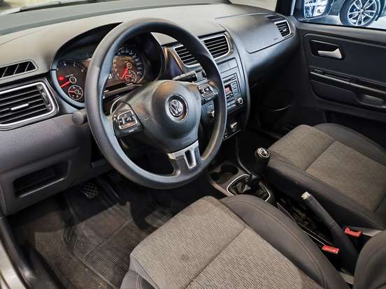 VOLKSWAGEN-FOX-2012