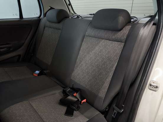 VOLKSWAGEN-FOX-2012