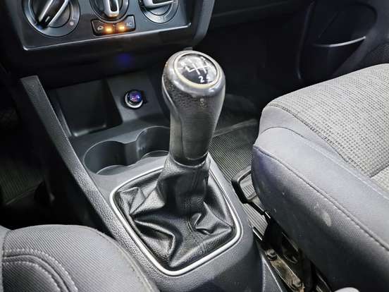 VOLKSWAGEN-FOX-2012