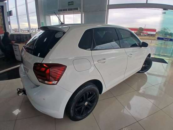 VOLKSWAGEN-POLO-2019