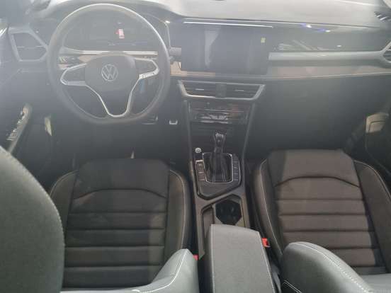 VOLKSWAGEN-TAOS-2026