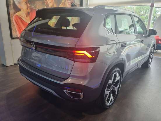 VOLKSWAGEN-TAOS-2026