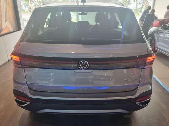 VOLKSWAGEN-TAOS-2026