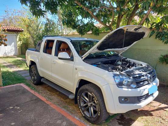 VOLKSWAGEN-AMAROK-2.0 TRENDLINE 4X4 CD 16V TURBO INTERCOOLER DIESEL 4P AUTOMÁTICO VOLKSWAGEN-AMAROK-2015