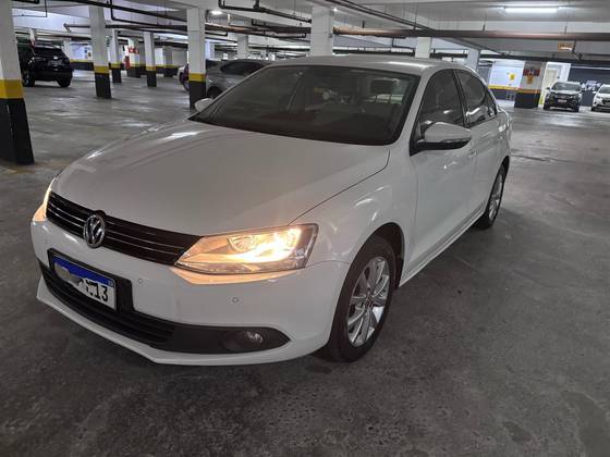 VOLKSWAGEN JETTA 2.0 COMFORTLINE FLEX 4P TIPTRONIC