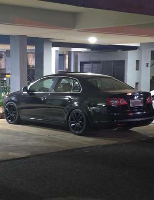 VOLKSWAGEN-JETTA-2.5 I 20V 170CV GASOLINA 4P TIPTRONIC VOLKSWAGEN-JETTA-2009