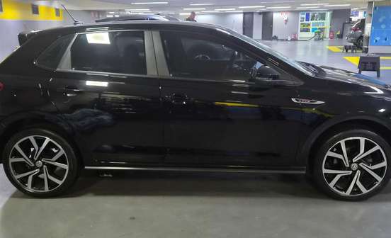 VOLKSWAGEN-POLO-2021