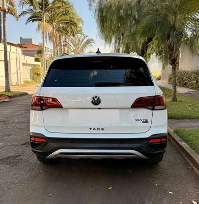 VOLKSWAGEN-TAOS-2021